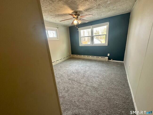 Building Photo - 448 Tudor St