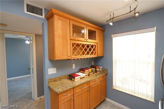 Building Photo - 1305 Mainsail Dr