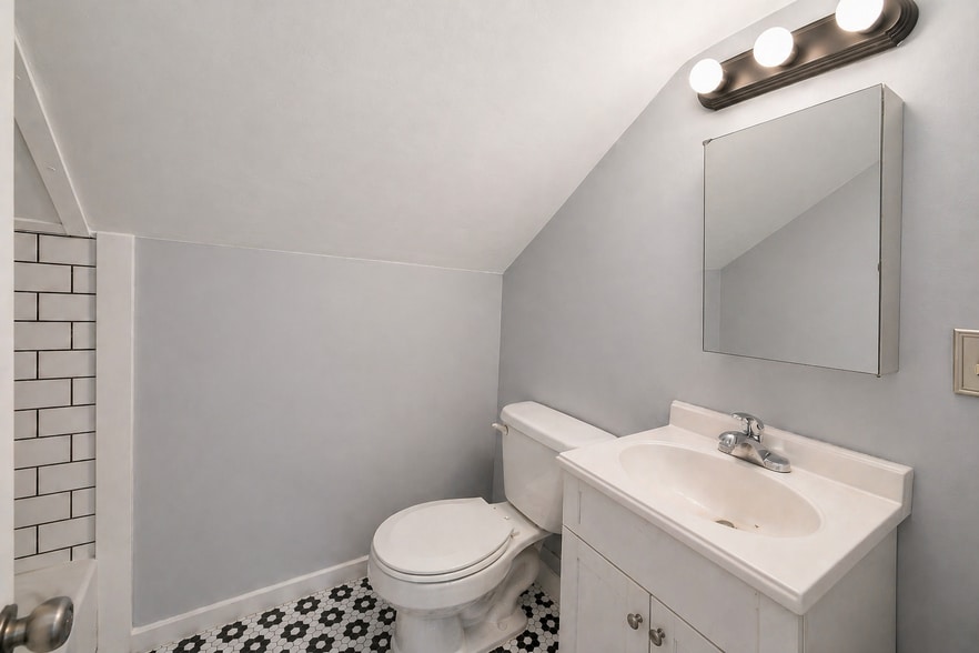 Building Photo - 238 Nashua St