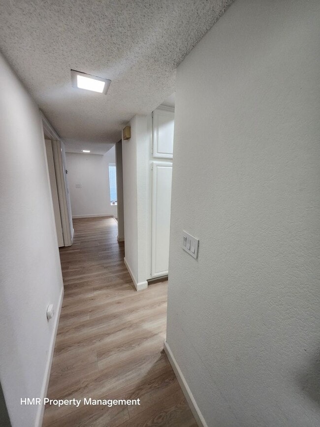 Building Photo - Beautiful 3-Bed, 3-Bath Condo in Prime Cla...