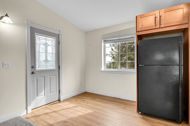 Building Photo - 50 Spruce Dr