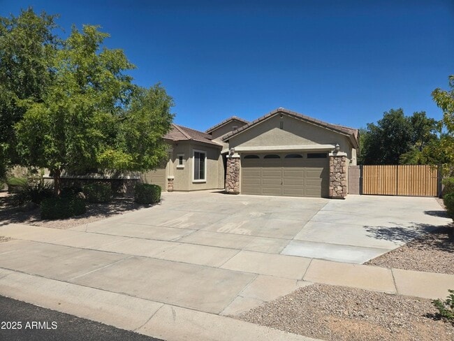 Building Photo - 8414 W Northview Ave