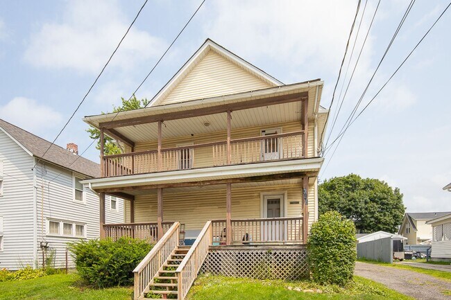 Building Photo - 346 Eagle St