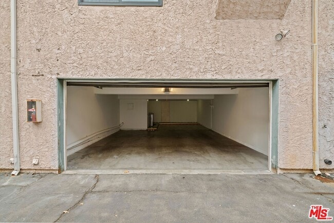 Building Photo - 7904 Topanga Canyon Blvd