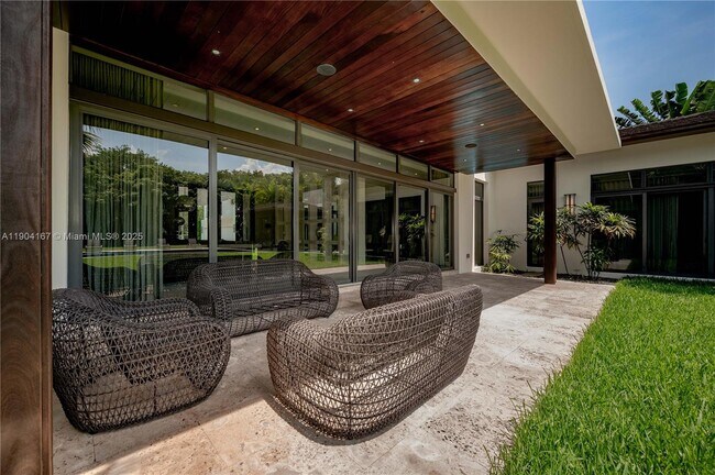 Building Photo - 9000 SW 63rd Ct