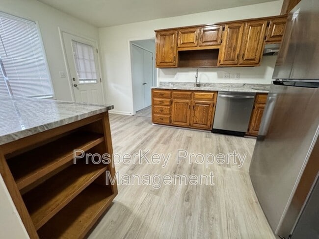 Building Photo - 3021 Emory St