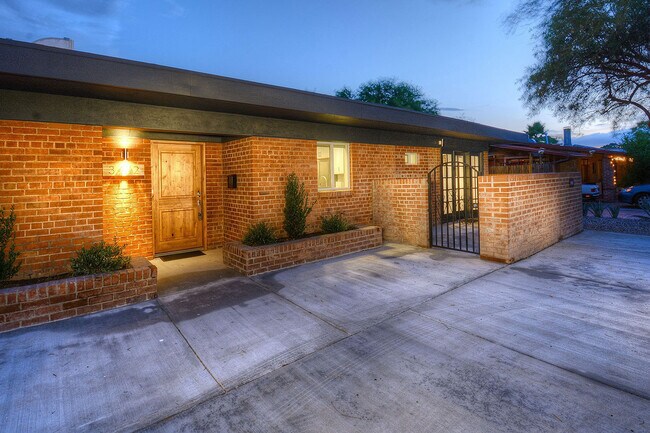 Building Photo - PRELEASE FOR AUGUST 2026 - Gorgeous Brick ...