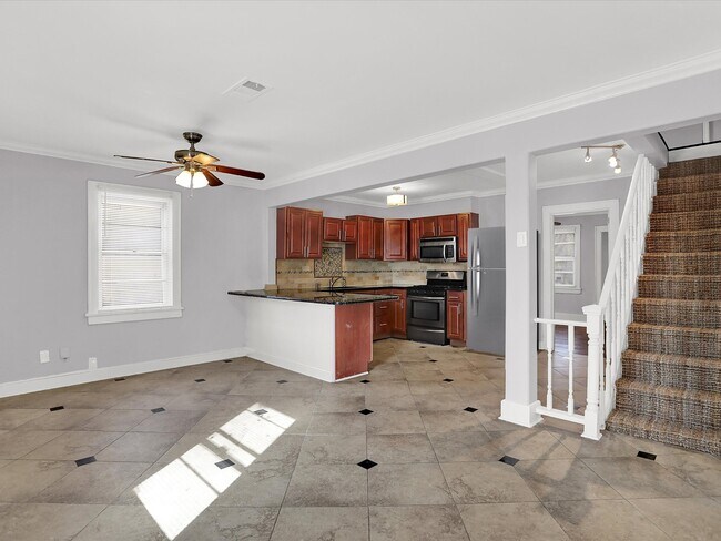 Building Photo - 1840 Manila Ave