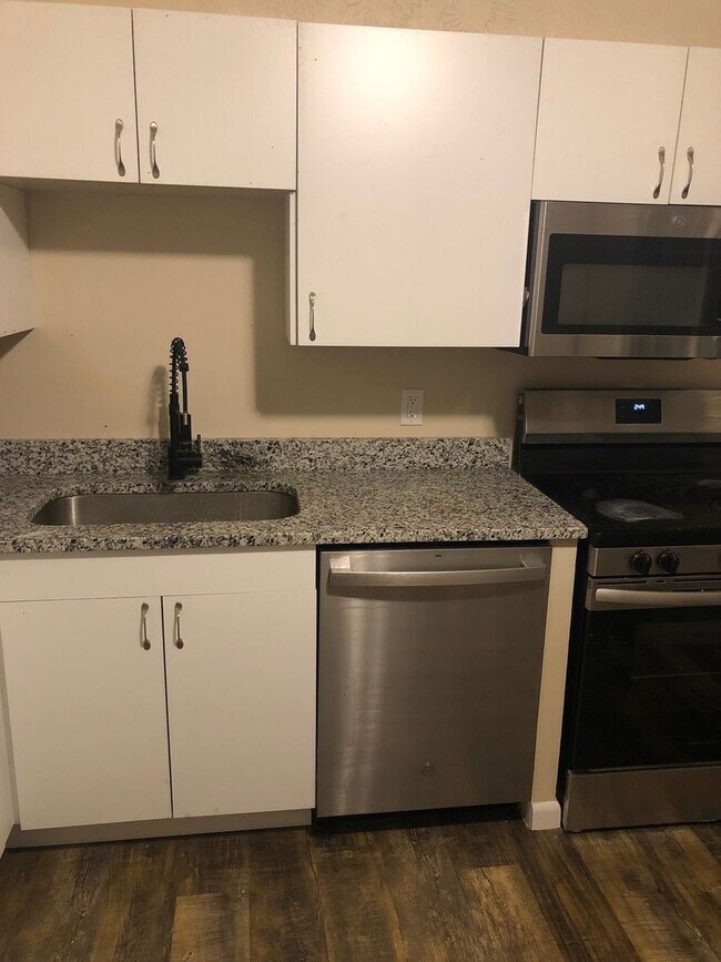 Building Photo - 1130 Wendall Ave