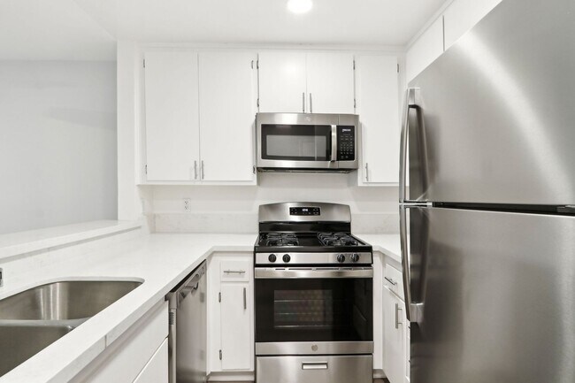 Building Photo - 16117S