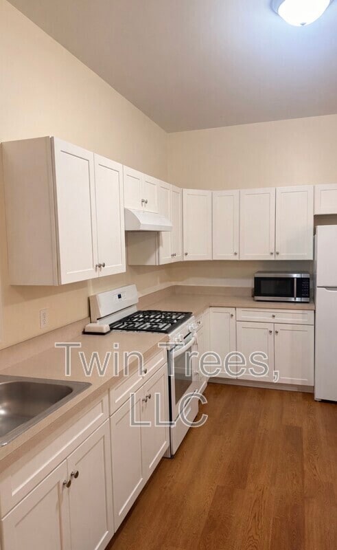 Building Photo - 5942 Lonas St