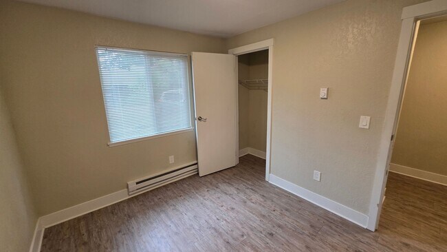 Building Photo - Open Concept Townhome with Balcony