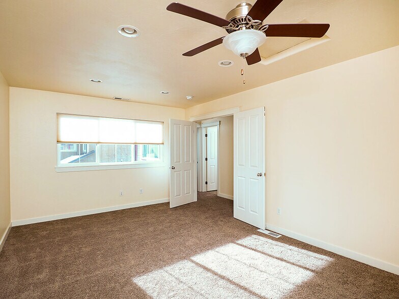 Building Photo - 3892 Equestrian Ln