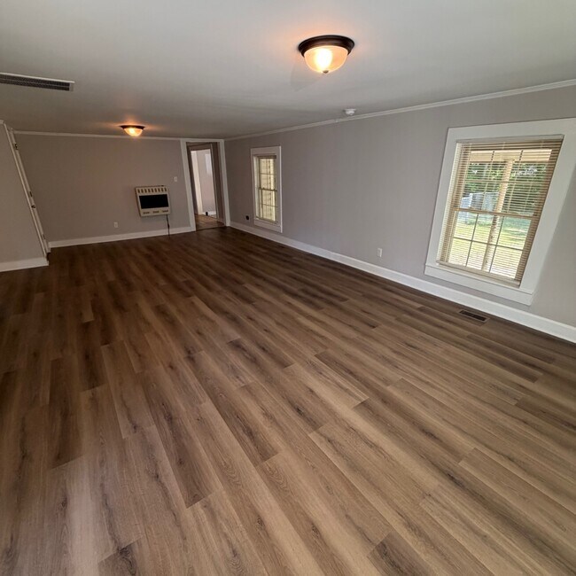 Building Photo - 6164 Highland Ave