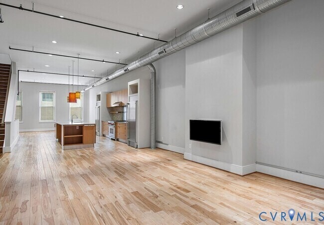 Building Photo - 105 E Broad St