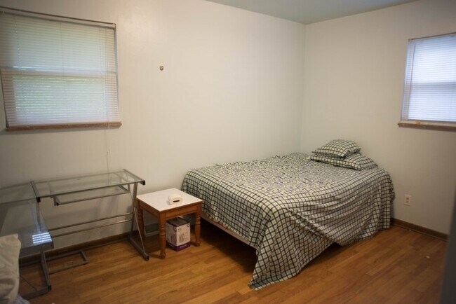 Bedroom - 372 Gilmore St