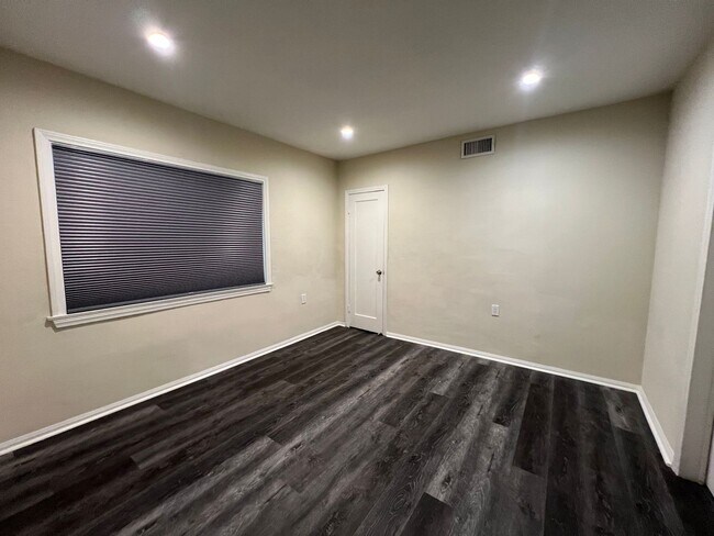 Building Photo - Sun Valley Duplex