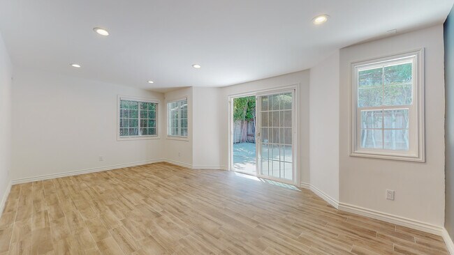 Family room... - 18406 Bessemer St