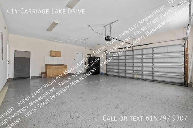 Building Photo - 414 Carriage Lake Dr
