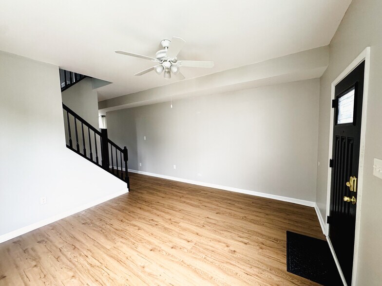 Building Photo - 811 Edmondson Ave