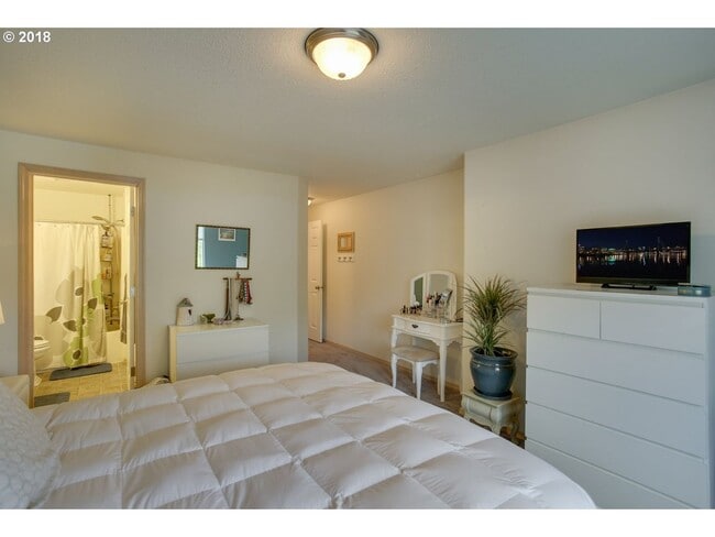 Building Photo - Charming North Portland 3 Bed 2.5 Bath Ken...