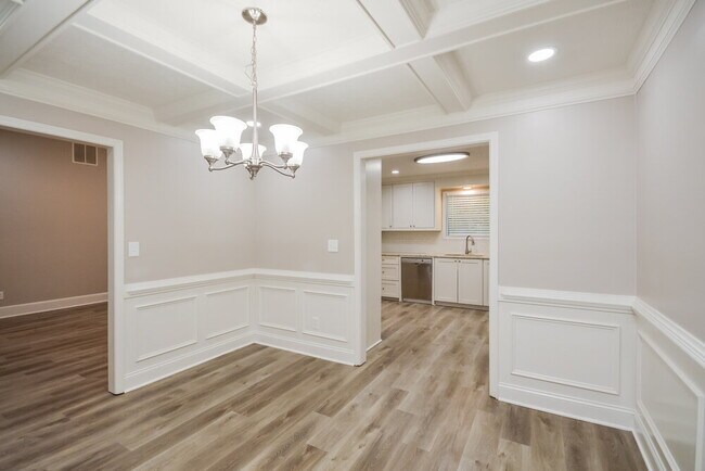 Building Photo - 1407 Hillside Pl SE