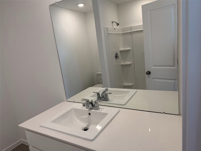 Building Photo - 25670 Roy Rogers Rd