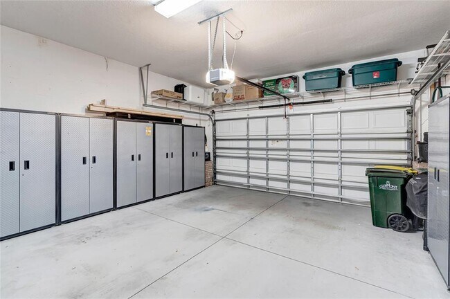 Building Photo - 2500 Castle Pines St