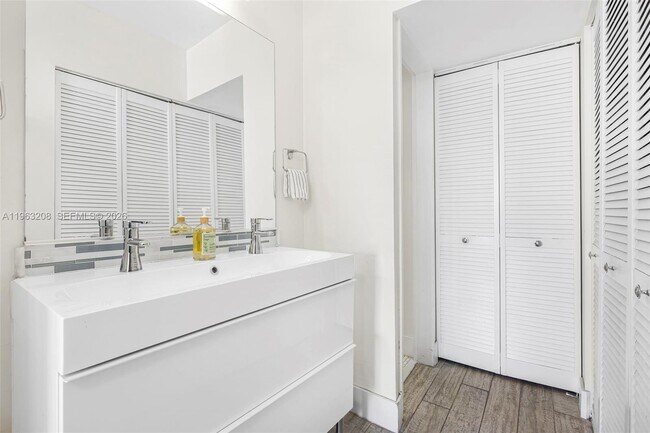 Building Photo - 7801 NE 4th Ct