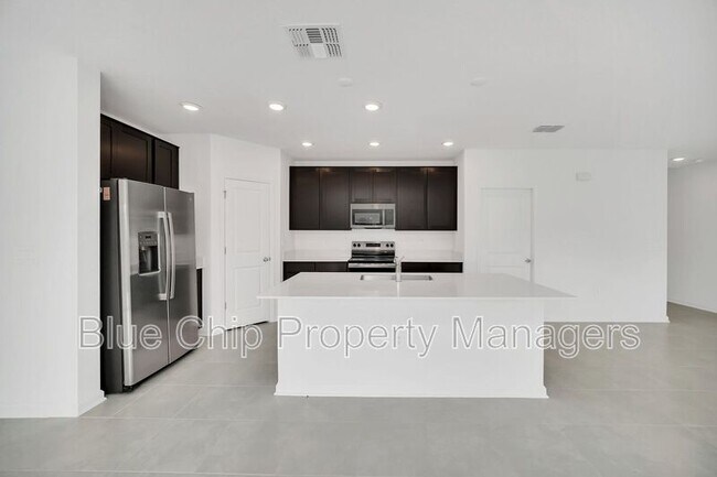 Building Photo - 1623 Reservoir Pl
