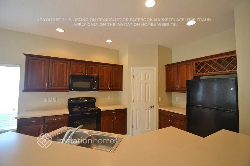 Building Photo - 9342 Beaufort Ct