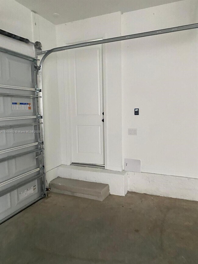 Building Photo - 2952 Embark Trl