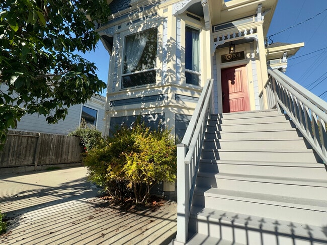 Building Photo - 1054 24th St