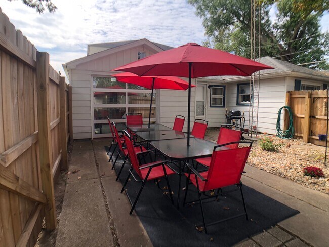 Building Photo - 3951 Hickory Ave