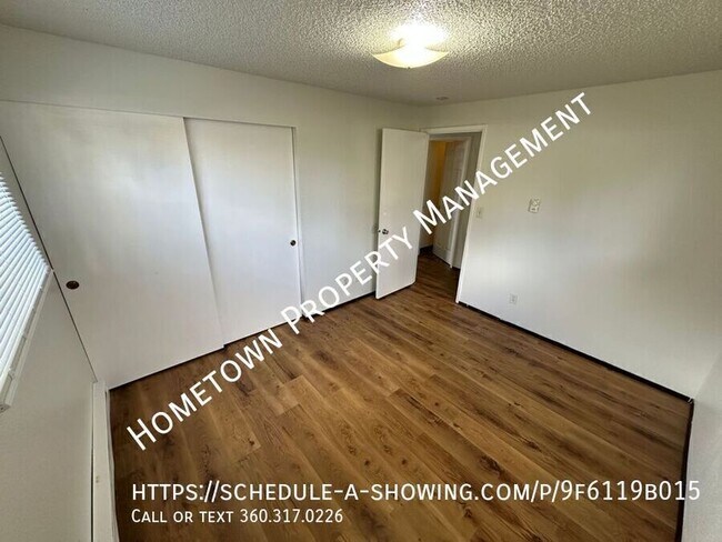 Building Photo - 335 Dennis St SE