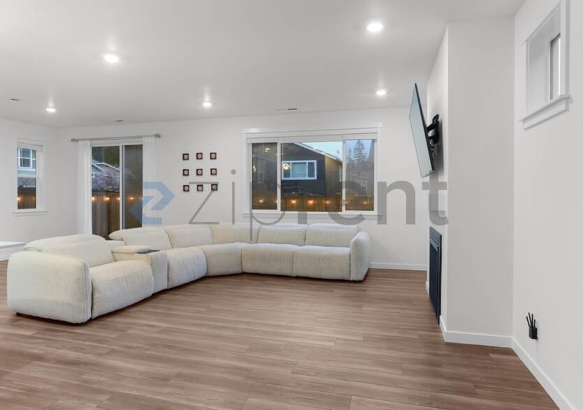 Building Photo - 13231 204th Ave SE