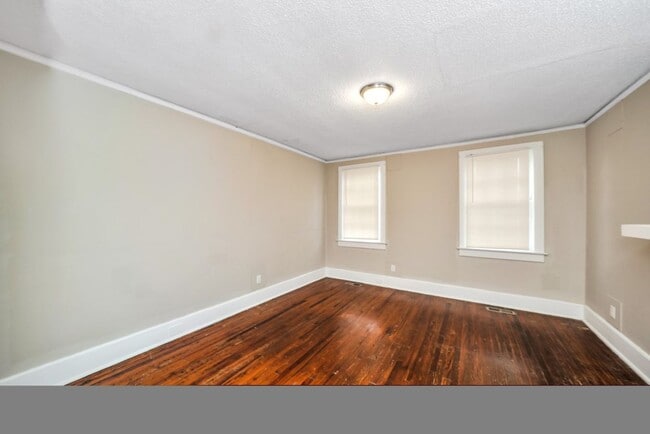 Building Photo - Updated 2-Bedroom Duplex – $800/month | Ta...