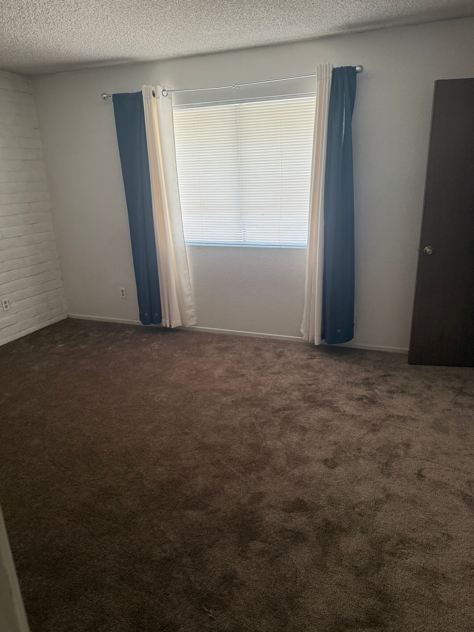 Building Photo - 797 W Mesa Verde Dr