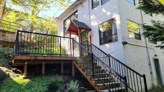 Building Photo - 4900-4902-4902 SW Slavin Rd