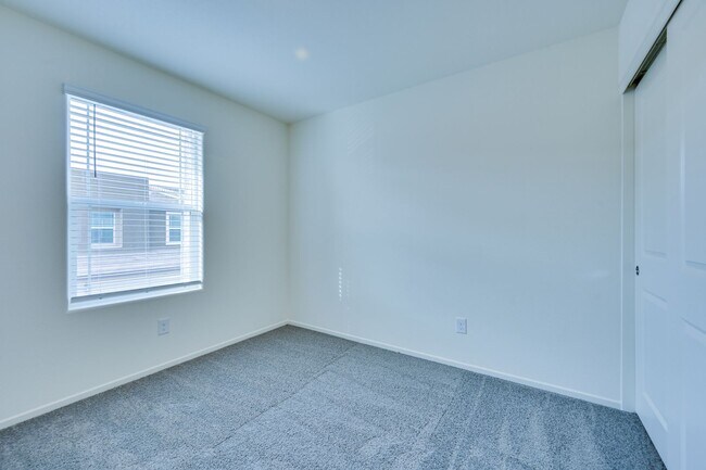 Building Photo - Brand New Townhouse!!! All Appliances incl...