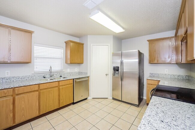 Building Photo - 1028 Springcreek Dr