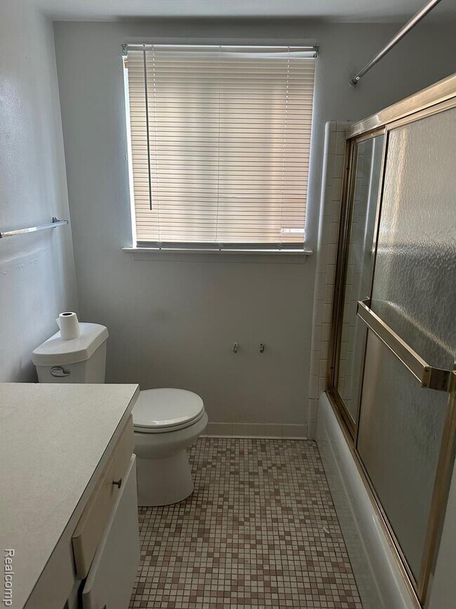 Building Photo - 25332 Shiawassee Cir