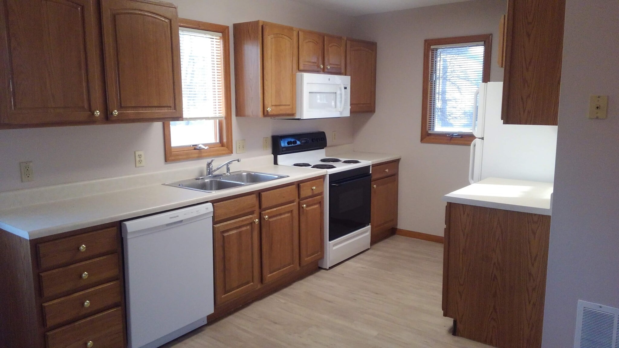 kitchen - 601 Thomas Dr