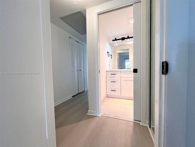Building Photo - 3007 Hythe A