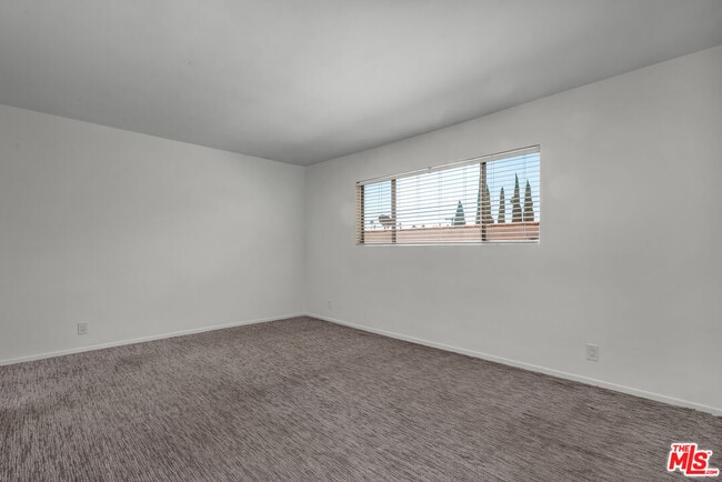 Building Photo - 248 Rexford Dr