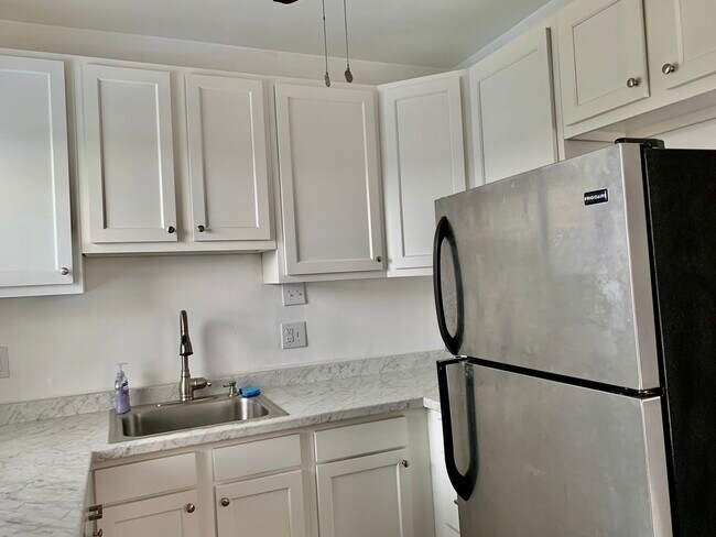 Kitchen - 1044 Welfer St