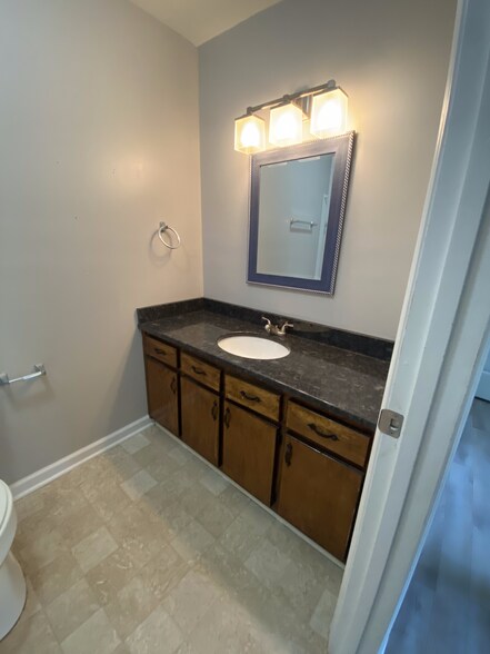 Bathroom 1 (attached to Bedroom 1) - 1723 S Seminole Dr