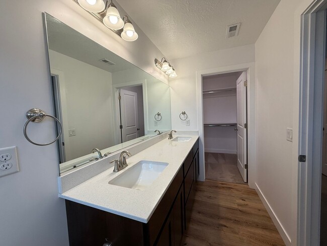 Building Photo - Welcome to Arbor Park Townhomes!