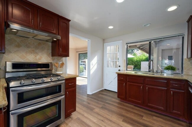 Building Photo - 667 Arroyo Oaks Dr
