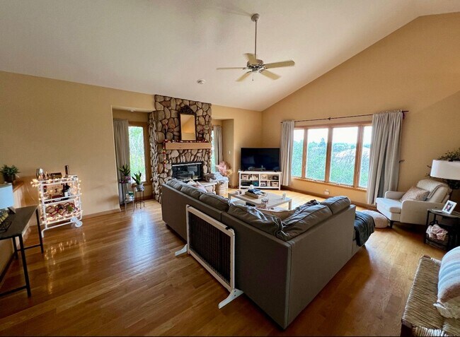 Building Photo - Mountain Shadows Beauty with 3 Bedrooms and 3 Baths Available Soon